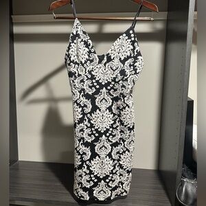 ASTR Black & White Damask Bodycon Dress – Spaghetti Strap – Size M